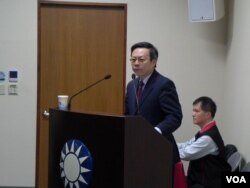 陆委会主委王郁琦应邀做“九合一选后两岸关系情势“专题报告(美国之音许波拍摄)