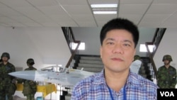 亚太防务杂志总编 郑继文(美国之音 张永泰拍摄)