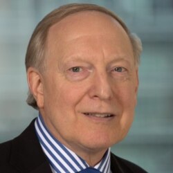 货币研究副主席,卡托研究所高级研究员多恩