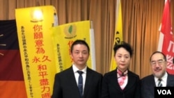 温起锋(左一)(照片为本人提供)