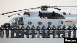 中国海军2009年4月23日在山东青岛举行国际阅舰式,庆祝中国海军建军60周年。(资料照片)