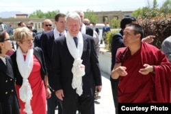 美驻华大使博卡斯访问西藏色拉寺(图片来源:美国驻华大使馆)