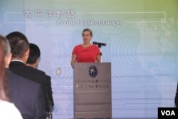 美国国务院副助理国务卿孙晓雅(Sandra Oudkirk)在台北举行的首届美台“太平洋对话”上讲话。（2019年10月7日 美国之音齐勇明）