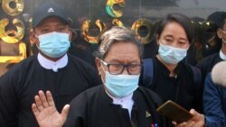 资料照片:昂山素季的律师钦貌佐站在内比都的法庭外。(2021年2月16日)