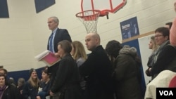 2016年 2月1日爱奥华州得梅因市第41选举小区党团会议选举。(美国之音龚小夏拍摄)