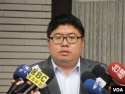 台湾执政党民进党立委蔡易余(美国之音张永泰拍摄)