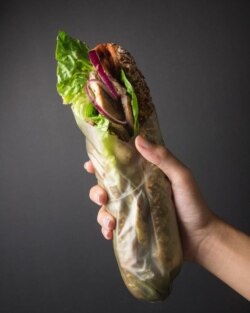 Kemasan dari rumput laut yang dapat dimakan dari Evoware. (Facebook/@evowareworld)