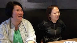 台湾宜兰新移民关怀协会理事长丁玉蝉(左) (美国之音齐勇明拍摄)