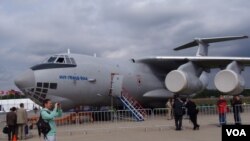 2013年莫斯科航展上的新型伊尔-76运输机。（美国之音白桦拍摄）