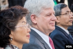 美国在台协会处长马启思出席展览开幕式。(美国之音记者方正拍摄)