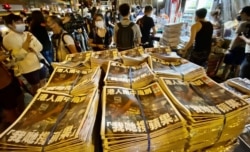 旺角一个报摊订购1万份苹果日报“停刊号”出售 (美国之音/汤惠芸)