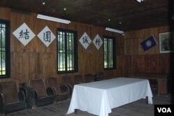 典礼会场内摆的桌椅(美国之音林森拍摄)