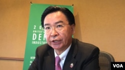 民进党政策会秘书长兼驻美代表吴钊燮(美国之音钟辰芳拍摄 )