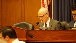 众议院军委会主席、民主党人史密斯(Adam Smith)2020年2月11日主持听证会(美国之音黎堡摄)