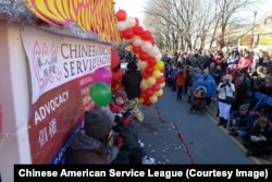 2013年2月,美国芝加哥的华人在中国城庆祝春节。
