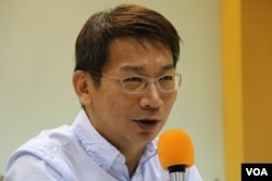 东吴大学政治学系教授徐永明(美国之音杨明拍摄)