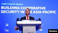 澳大利亚副总理理查德·马勒斯在新加坡举行的年度安全峰会“香格里拉对话”期间表示,澳大利亚寻求与中国加强国防对话。(路透社)