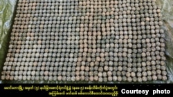 မောင်တောမြို့၊ အမှတ် (၅) နယ်ခြားစောင့်ရဲတပ်ဖွဲ့ခွဲ (နခခ-၅) စခန်းသိမ်းတိုက်ပွဲအတွင်း အာရက္ခတပ်တော်က ရှင်းလင်းရရှိခဲ့တဲ့ စစ်ကောင်စီထောင်ထားတဲ့ မြေမြှုပ်မိုင်းများ။ (ဓာတ်ပုံ-AA Info Desk)