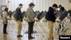 Tư liệu - Cử tri đi bỏ phiếu trong cuộc bầu cử tổng thống ở thành phố Medina, bang Ohio, ngày 8 tháng 11, 2016.