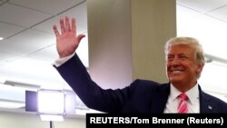 Mutungamiri weAmerica, VaDonald Trump, mushure mekuvhota kuWest Palm Beach, mudunhu reFlorida, pamberi pesarudzo dziriko musi wa 03 Mbudzi.