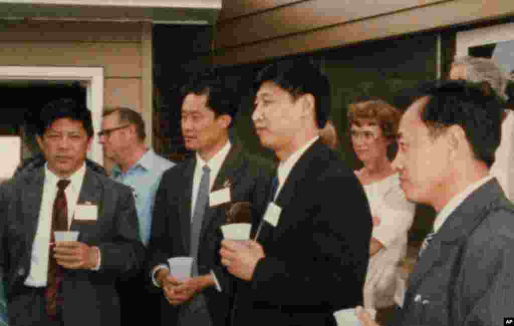 当地人印象中的习近平对农业技术非常好奇,从育种到养猪,他咨询的问题范围很广。