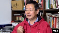 被北京大学解聘的敢言教授夏业良 (美国之音东方拍摄)