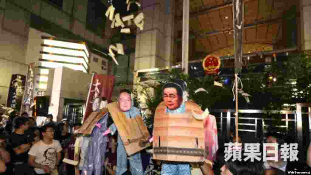 约500港人维园悼念六四后游行至中联办抗议(苹果日报图片)