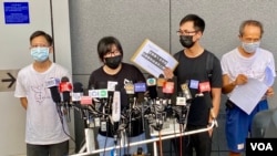 香港支联会4名常委(左起)邓岳君、邹幸彤、梁锦威、徐汉光,9月7日到警察总部向警务处处长递交公开信,重申支联会并非“外国代理人”,认为警方误解法律,支联会拒绝向警方提交任何资料 (美国之音/汤惠芸)