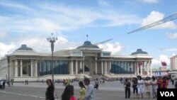 乌兰巴托市中心成吉思汗广场。(美国之音白桦拍摄)