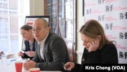 黎智英的儿子黎崇恩在伦敦出席新闻自由组织“无国界记者”的记者会。(2025年3月7日)