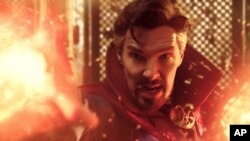 漫威电影《奇异博士:疯狂多元宇宙》海报(漫威影业授权美联社)