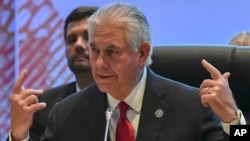 美国国务卿蒂勒森在菲律宾首都马尼拉出席东盟区域论坛系列会议(2017年8月6日)。