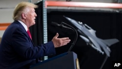 美国总统特朗普在美国洛克希德·马丁公司的子公司德尔科航空航天公司发表演讲 (2019年7月12日)