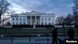 2015年1月20日特勤局人员在白宫前面巡逻