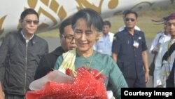 Bà Aung San Suu Kyi thăm bang Kachin (Ảnh của-Kyaw kyaw Oo)