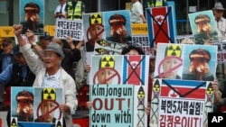 韩国抗议者在首尔举行示威集会,谴责朝鲜举行的最新一起核试验。(2016年9月10日)