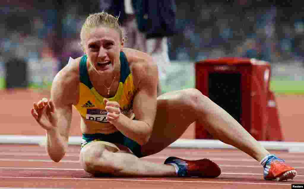 Sally Pearson của Australia vui mừng sau khi giành huy chương vàng chạy 100 mét vượt rào nữ. REUTERS/Dylan Martinez