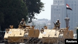 埃及军方推翻民选的穆尔西总统两个月之后,继续掌权。