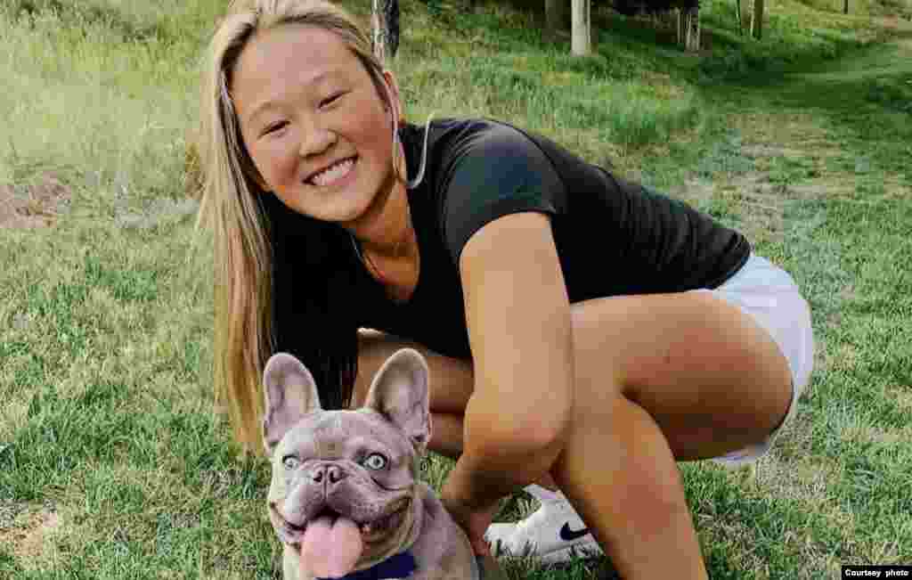 美国自由式滑雪奥运选手凯·欧文斯和爱犬mochi (照片由凯·欧文斯提供)