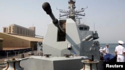 英国皇家海军“萨瑟兰号”护卫舰前甲板(2011年资料照)