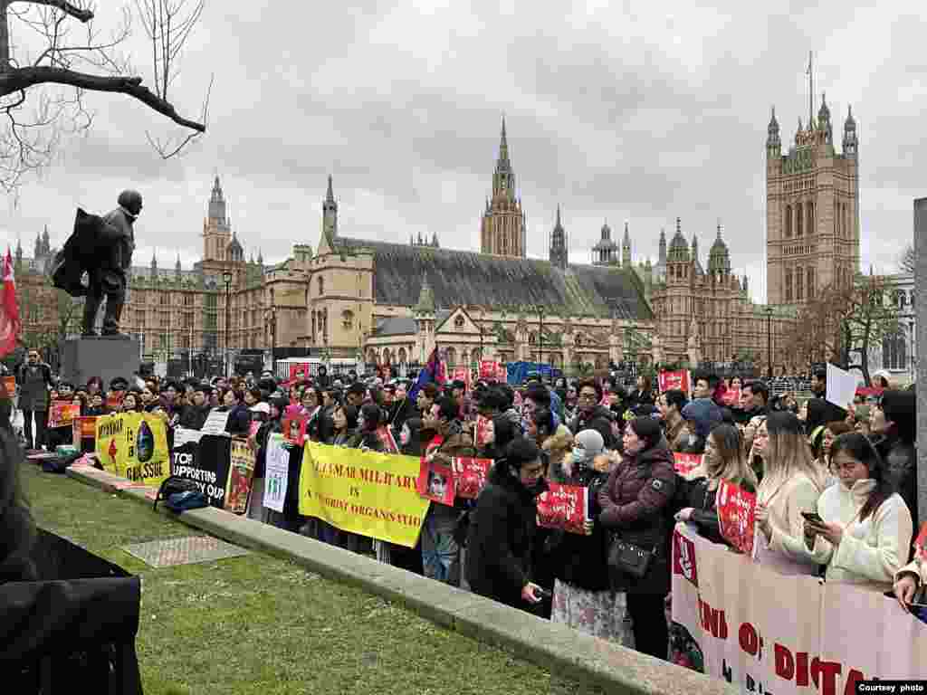 ယူကေနိုင်ငံ လန်ဒန်မြို့တော်မှာ ဒီနေ့ကျင်းပတဲ့ စစ်တပ်အာဏာသိမ်း ၄ နှစ်ပြည့် ဆန့်ကျင်ဆန္ဒပြပွဲ မြင်ကွင်း။ ဖေဖေါ်ဝါရီ ၁၊ ၂၀၂၅ (Photo credit: NUG office, UK)