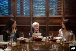 美财长耶伦在北京与一组中国青年女性经济学家共进午餐。(2023年7月8日)