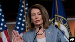 众议院议长佩洛西在国会对记者发表讲话。2019年5月9日
