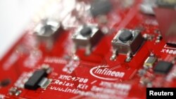 德国英飞凌(Infineon)生产的微控制器特写。英飞凌是TPM芯片的主要生产商之一。