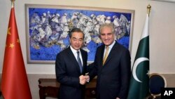 巴基斯坦外长库雷希在伊斯兰堡会晤到访的中国外交部长王毅(2018年9月8号)