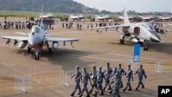 资料图:前美国海军陆战队飞行员丹尼尔·杜根(Daniel Duggan)涉嫌向中国人民解放军飞行员提供过军事训练。(美联社)