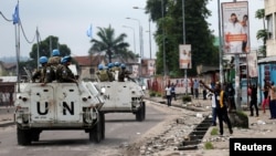 在刚果民主共和国首都金沙萨街头巡逻的联合国维和部队(2016年12月20日)