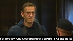 俄罗斯反对派领袖阿列克谢·纳瓦尔尼(Alexei Navalny)在莫斯科出席法庭审理。(2021年2月2日)