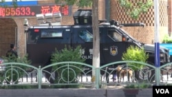 中国进入全民反恐模式 暴恐事件高发区的新疆提高警戒级别 (美国之音东方拍摄 资料照片)