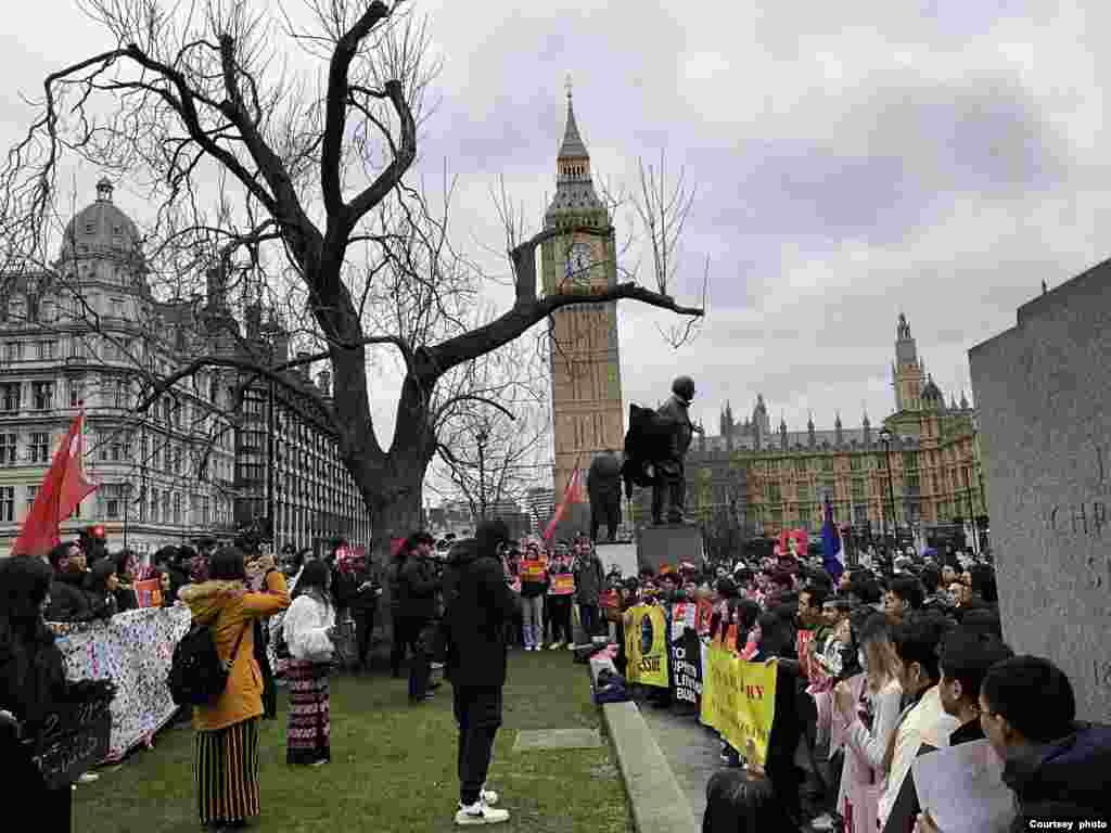 ယူကေနိုင်ငံ လန်ဒန်မြို့တော်မှာ ဒီနေ့ကျင်းပတဲ့ စစ်တပ်အာဏာသိမ်း ၄ နှစ်ပြည့် ဆန့်ကျင်ဆန္ဒပြပွဲ မြင်ကွင်း။ ဖေဖေါ်ဝါရီ ၁၊ ၂၀၂၅ (Photo Credit: NUG office, UK)